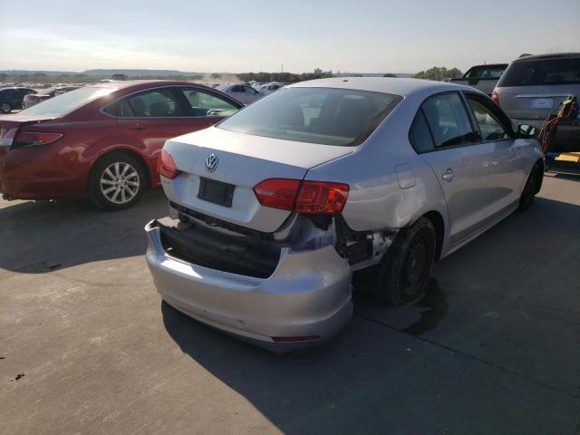 3VW2K7AJ9EM227403 - 2014 VOLKSWAGEN JETTA BASE 银色 照片 4