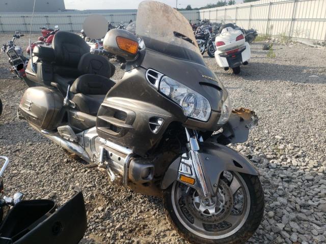 1HFSC47034A305107 - 2004 HONDA GL1800 TAN photo 1