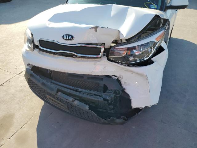 KNDJN2A25G7262115 - 2016 KIA SOUL WHITE photo 9