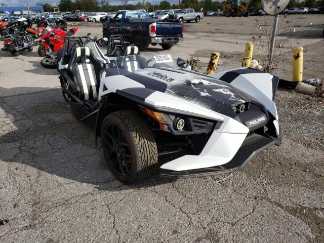 57XAAPFAXK8130552 - 2019 POLARIS SLINGSHOT WHITE photo 1