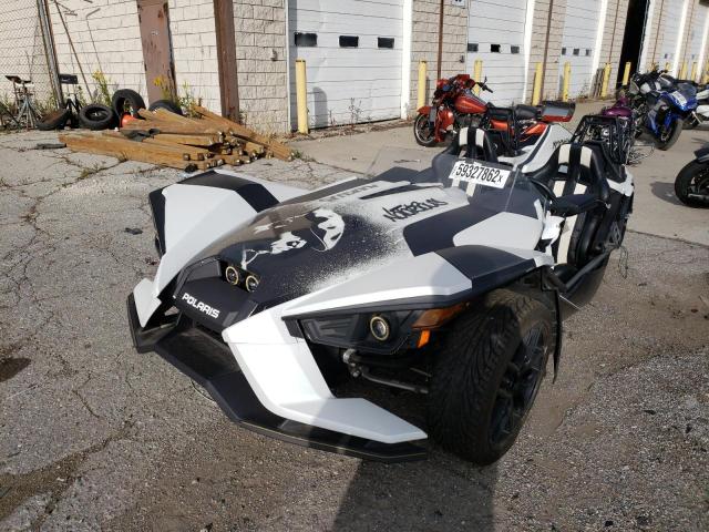 57XAAPFAXK8130552 - 2019 POLARIS SLINGSHOT WHITE photo 2