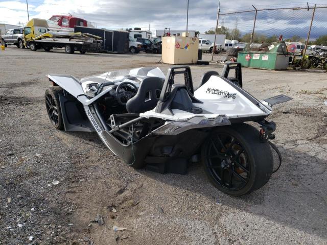 57XAAPFAXK8130552 - 2019 POLARIS SLINGSHOT WHITE photo 3