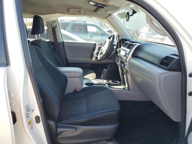 JTEZU5JR4A5008818 - 2010 TOYOTA 4RUNNER SR WHITE photo 5