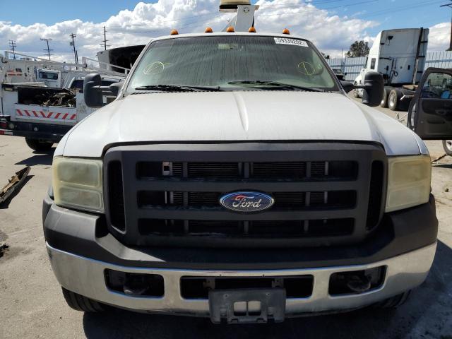 1FDXF46P57EA61992 - 2007 FORD F450 SUPER WHITE photo 9