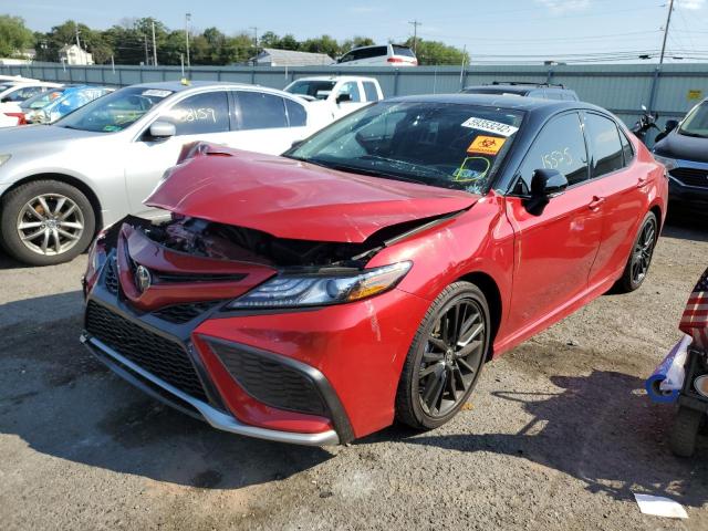 4T1K61BKXMU047056 - 2021 TOYOTA CAMRY XSE RED photo 2