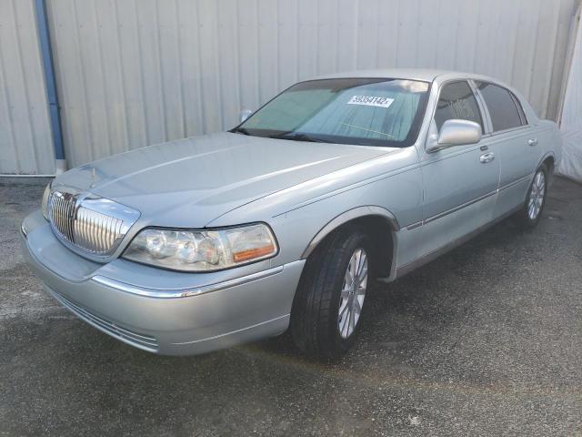 1LNHM81W97Y613735 - 2007 LINCOLN TOWN CAR S SILVER photo 2