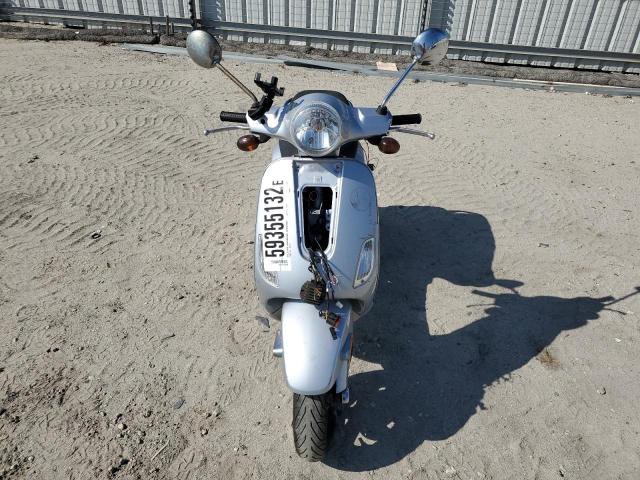 ZAPM448F365003524 - 2006 VESPA LX 150 SILVER photo 2