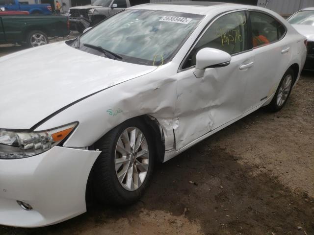 JTHBW1GG0F2090004 - 2015 LEXUS ES 300H WHITE photo 9