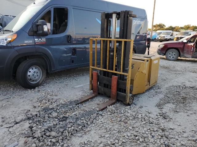 ST2452844068 - 2011 CLAR FORKLIFT YELLOW photo 4