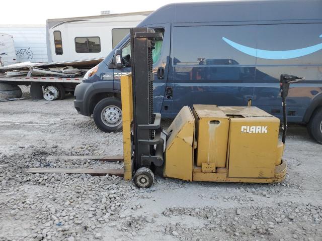 ST2452844068 - 2011 CLAR FORKLIFT YELLOW photo 9