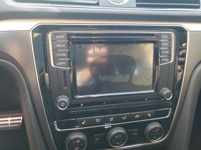 1VWDT7A31HC059575 - 2017 VOLKSWAGEN PASSAT R-L 白色 照片 9