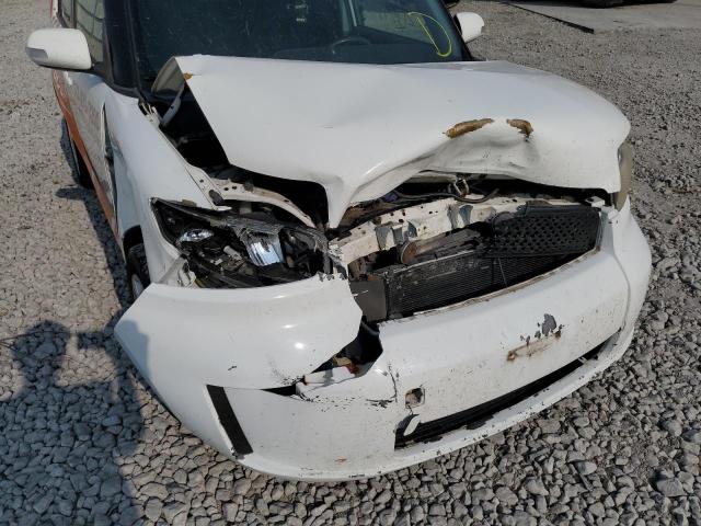 JTLKE50E991088349 - 2009 TOYOTA SCION XB WHITE photo 9