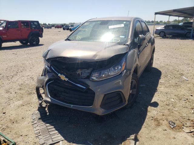 KL7CJKSB2LB340003 - 2020 CHEVROLET TRAX LS GRAY photo 2