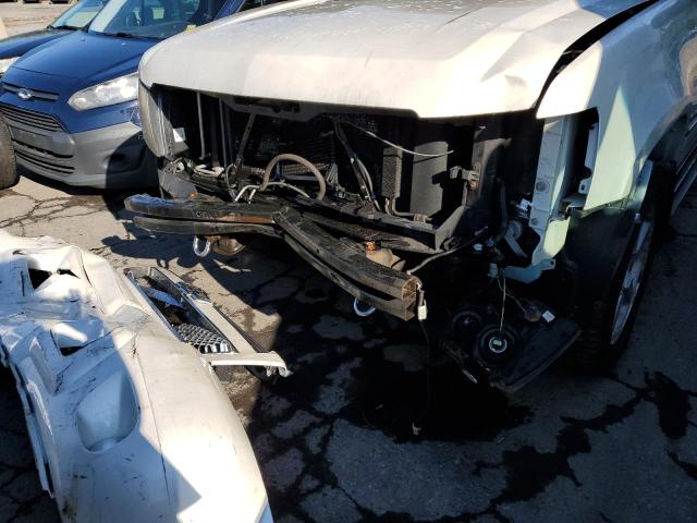 1GNSKKE32BR201552 - 2011 CHEVROLET SUBURBAN K CREAM photo 9