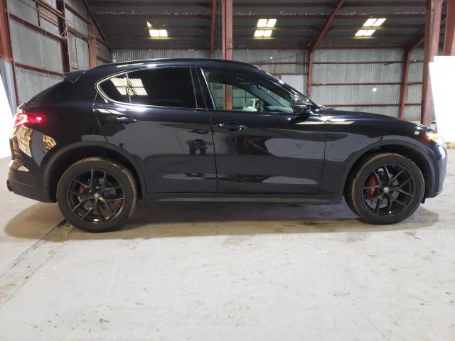 ZASPAKBN3K7C42914 - 2019 ALFA ROMEO STELVIO TI BLACK photo 4