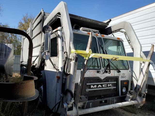 1M2AU04C2BM005608 - 2011 MACK 600 LEU600 WHITE photo 1