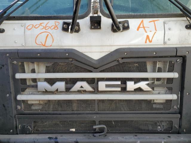 1M2AU04C2BM005608 - 2011 MACK 600 LEU600 WHITE photo 7