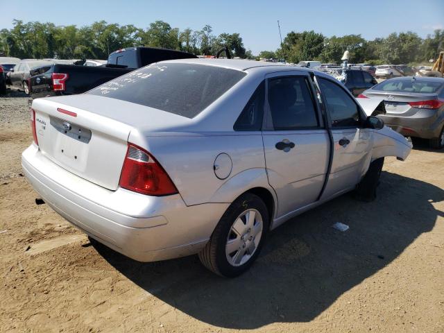 1FAHP34N07W292980 - 2007 FORD FOCUS ZX4 SILVER photo 4