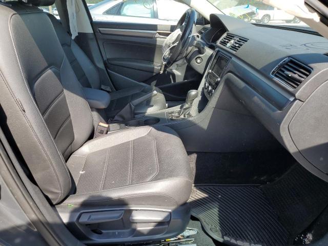 1VWDT7A34HC054760 - 2017 VOLKSWAGEN PASSAT R-L 灰色 照片 5