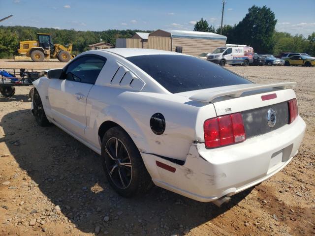 1ZVHT82H885112827 - 2008 FORD MUSTANG GT WHITE photo 3