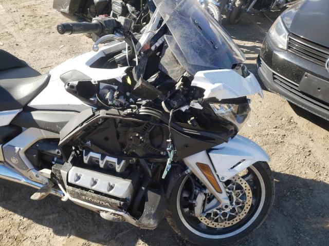 JH2SC7907JK001557 - 2018 HONDA GL1800 WHITE photo 9