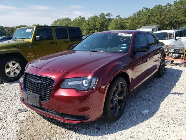 2C3CCAAG3LH239391 - 2020 CHRYSLER 300 TOURIN BURGUNDY photo 2