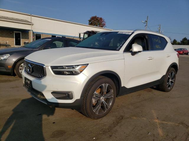 YV4162UL9M2455701 - 2021 VOLVO XC40 T5 IN WHITE photo 2