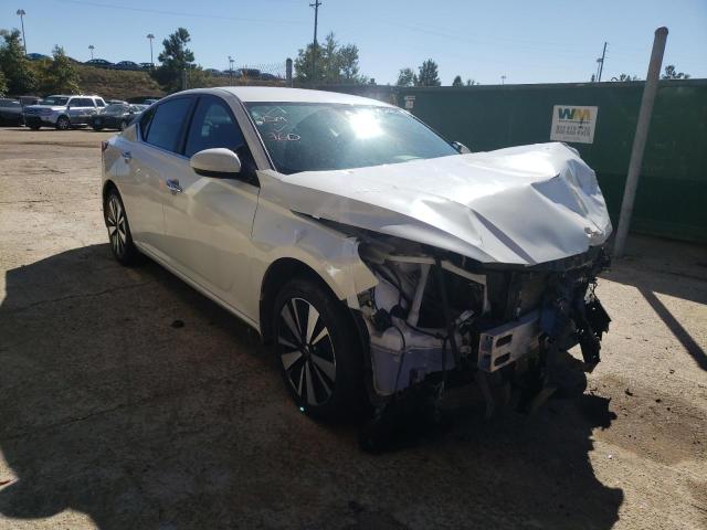 1N4BL4DV8MN330979 - 2021 NISSAN ALTIMA SV WHITE photo 1