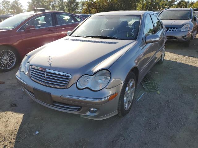 WDBRF81J35F651640 - 2005 MERCEDES-BENZ C 240 4MAT GRAY photo 2