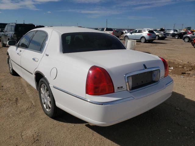 2LNHM82V68X648708 - 2008 LINCOLN TOWN CAR S WHITE photo 3