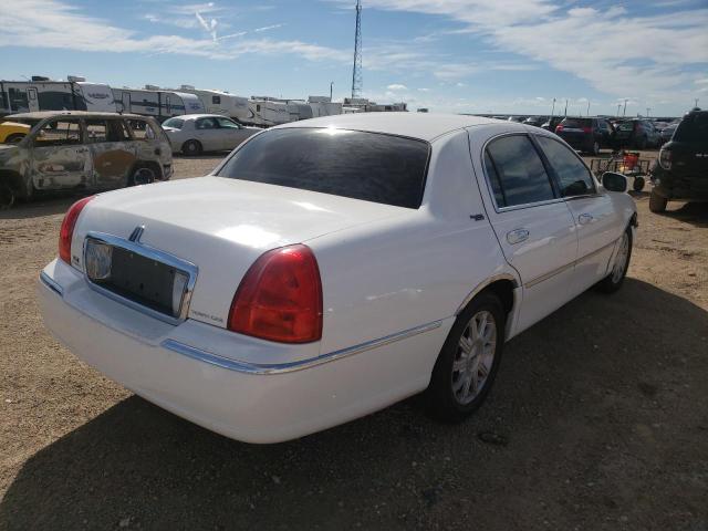 2LNHM82V68X648708 - 2008 LINCOLN TOWN CAR S WHITE photo 4