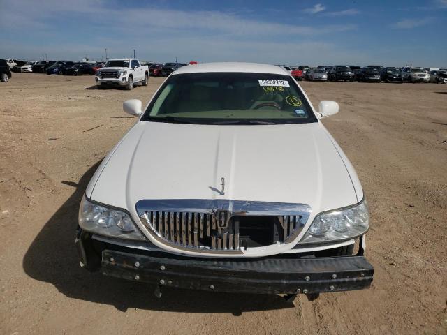 2LNHM82V68X648708 - 2008 LINCOLN TOWN CAR S WHITE photo 9