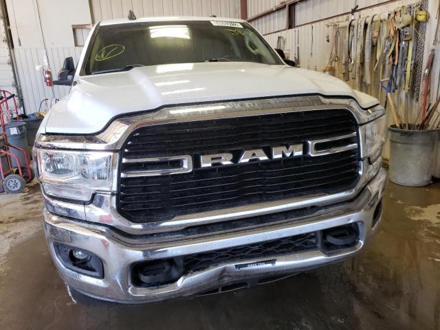 3C6UR5DL8KG563652 - 2019 RAM 2500 BIG H WHITE photo 9