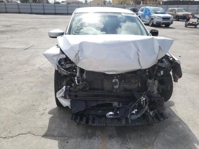 3N1AB7AP6JL631586 - 2018 NISSAN SENTRA S/S SILVER photo 9