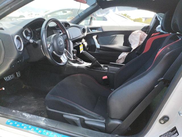 JF1ZNAA1XG8700681 - 2016 TOYOTA SCION FR-S WHITE photo 5