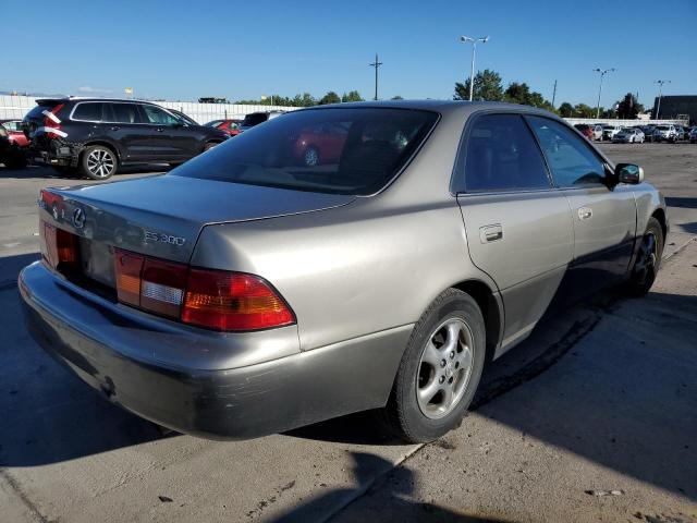 JT8BF22G0V5009531 - 1997 LEXUS ES 300 GRAY photo 4