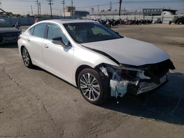 58AD21B13LU006304 - 2020 LEXUS ES 300H WHITE photo 1