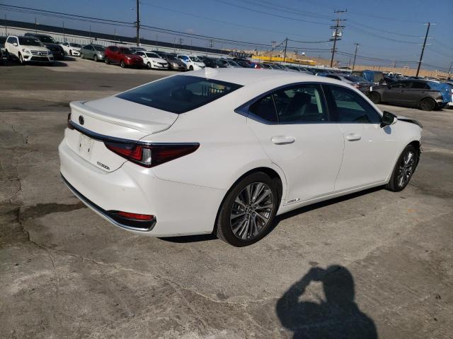 58AD21B13LU006304 - 2020 LEXUS ES 300H WHITE photo 4