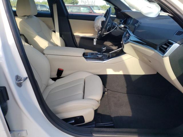 3MW5R1J04M8B87090 - 2021 BMW 330I WHITE photo 5