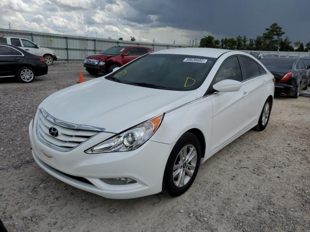 5NPEB4AC4DH779279 - 2013 HYUNDAI SONATA GLS WHITE photo 2