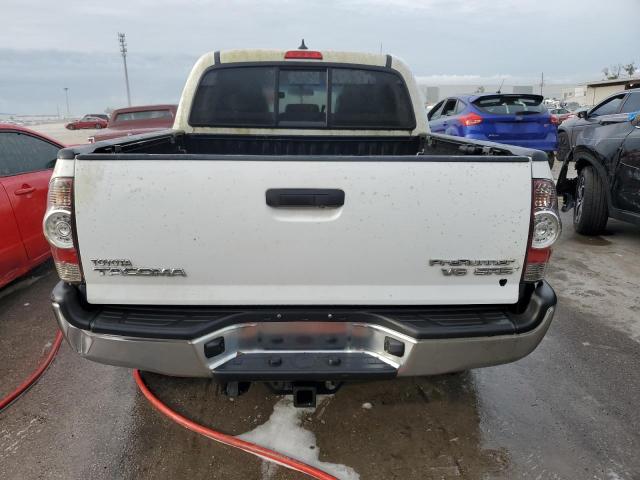 5TFJU4GN9FX085194 - 2015 TOYOTA TACOMA DOU WHITE photo 6