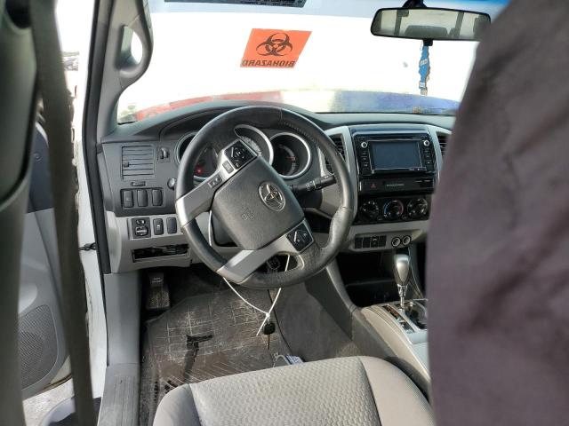 5TFJU4GN9FX085194 - 2015 TOYOTA TACOMA DOU WHITE photo 8