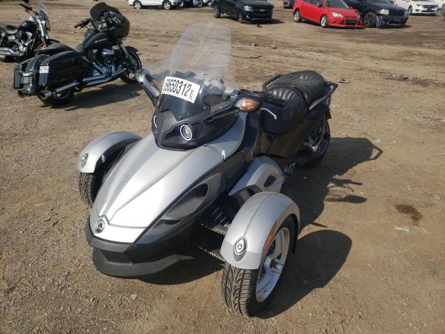 2BXJAWA128V002515 - 2008 CAN-AM SPYDER ROA SILVER photo 2