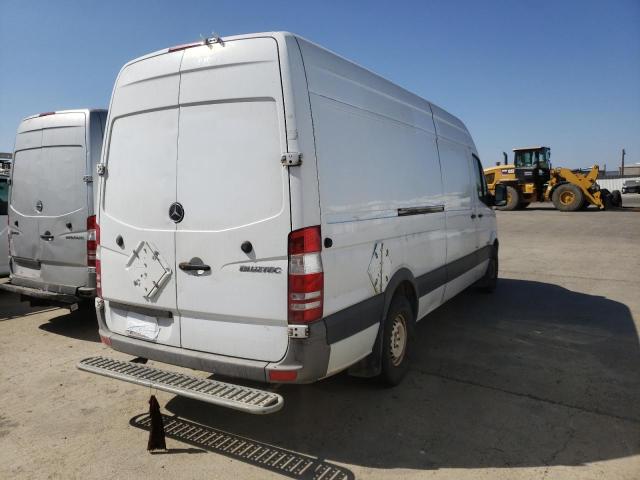 WD3PE8CB4C5713271 - 2012 MERCEDES-BENZ SPRINTER 2 WHITE photo 4