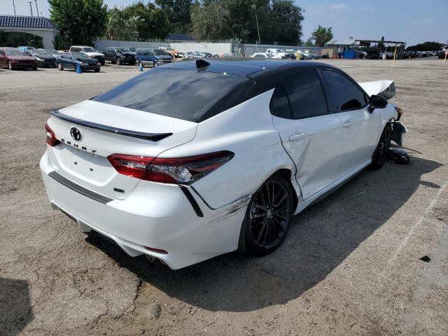 4T1KZ1AKXNU071044 - 2022 TOYOTA CAMRY TRD WHITE photo 4