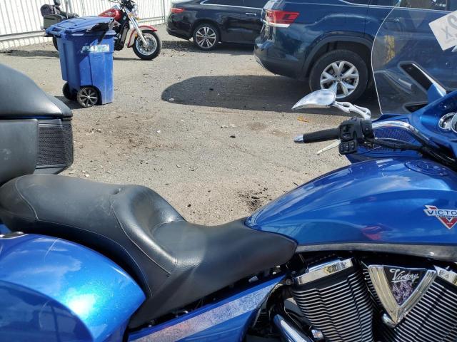 5VPDW36N6C3007771 - 2012 VICTORY MOTORCYCLES CROSS COUN BLUE photo 5