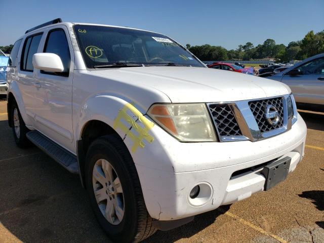 5N1AR18U05C722917 - 2005 NISSAN PATHFINDER WHITE photo 1