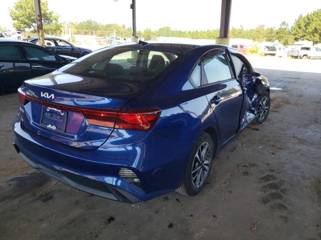 3KPF24AD4NE419142 - 2022 KIA FORTE FE BLUE photo 4