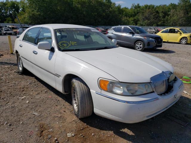 1LNHM81W2XY632952 - 1999 LINCOLN TOWN CAR E WHITE photo 1