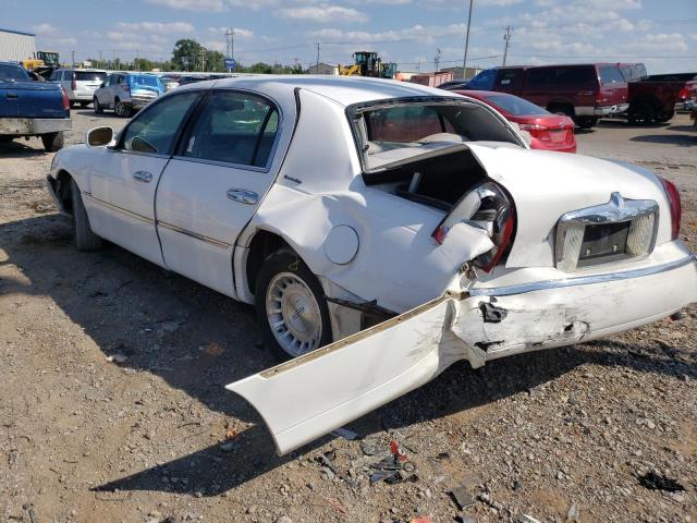 1LNHM81W2XY632952 - 1999 LINCOLN TOWN CAR E WHITE photo 3